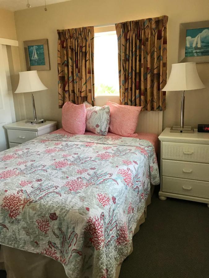 Carlton House Motel And Suites St. Pete Beach Extérieur photo