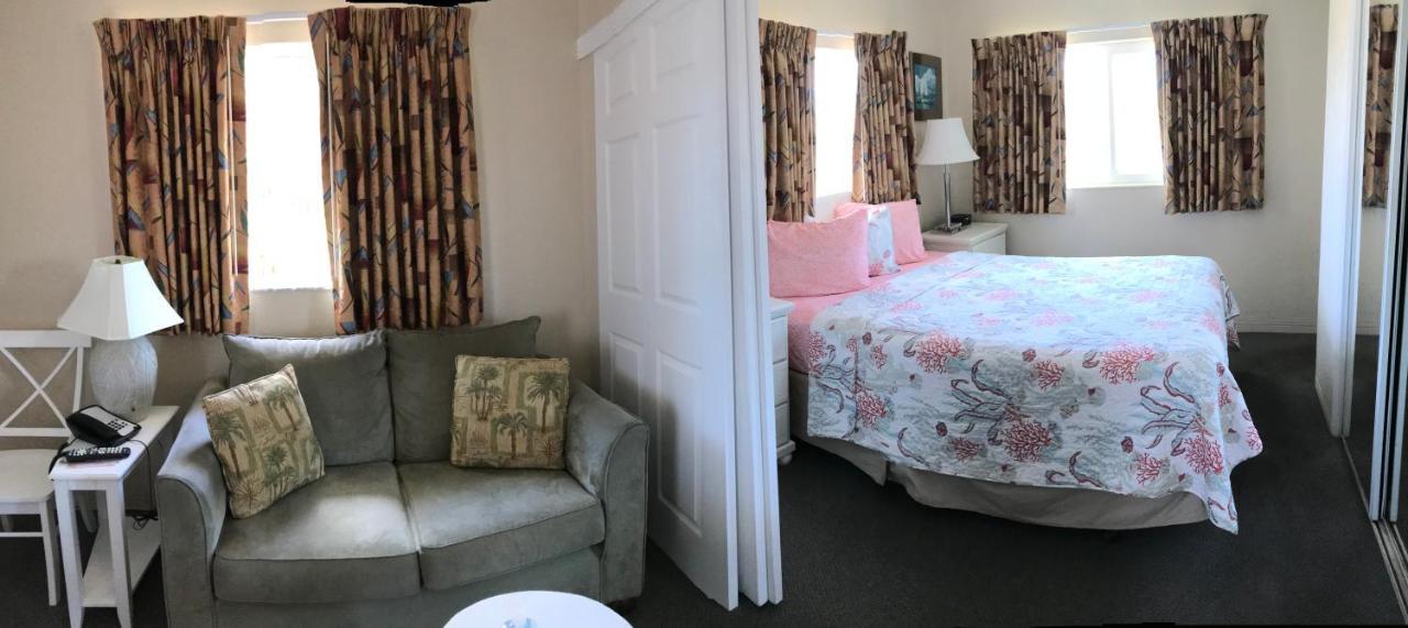 Carlton House Motel And Suites St. Pete Beach Extérieur photo