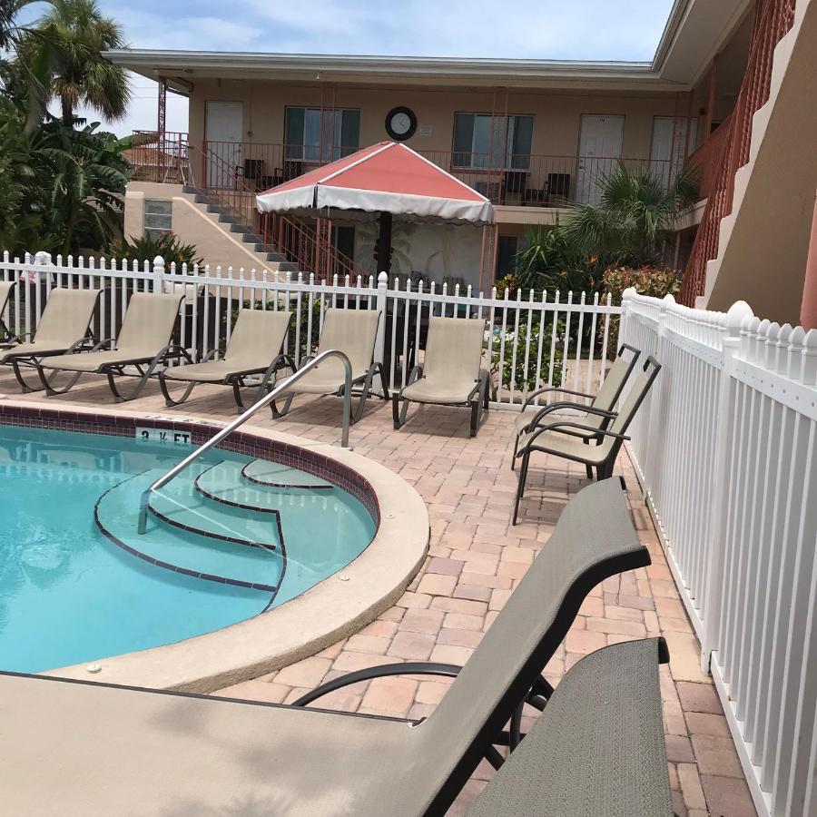 Carlton House Motel And Suites St. Pete Beach Extérieur photo