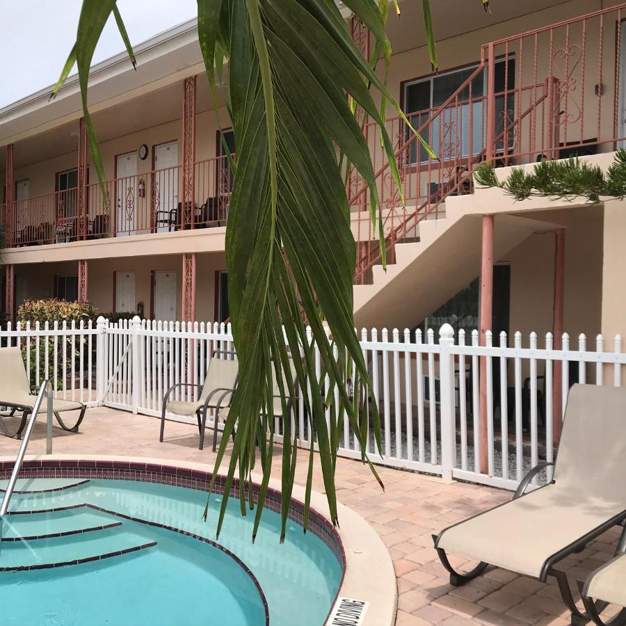 Carlton House Motel And Suites St. Pete Beach Extérieur photo