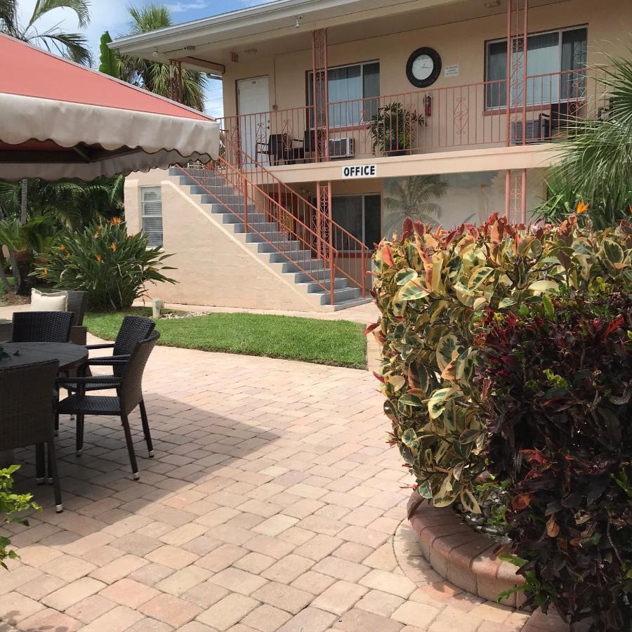 Carlton House Motel And Suites St. Pete Beach Extérieur photo