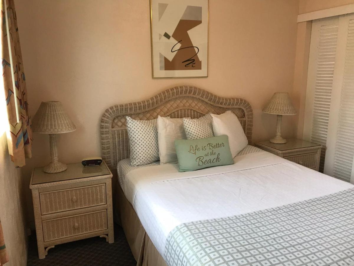 Carlton House Motel And Suites St. Pete Beach Extérieur photo