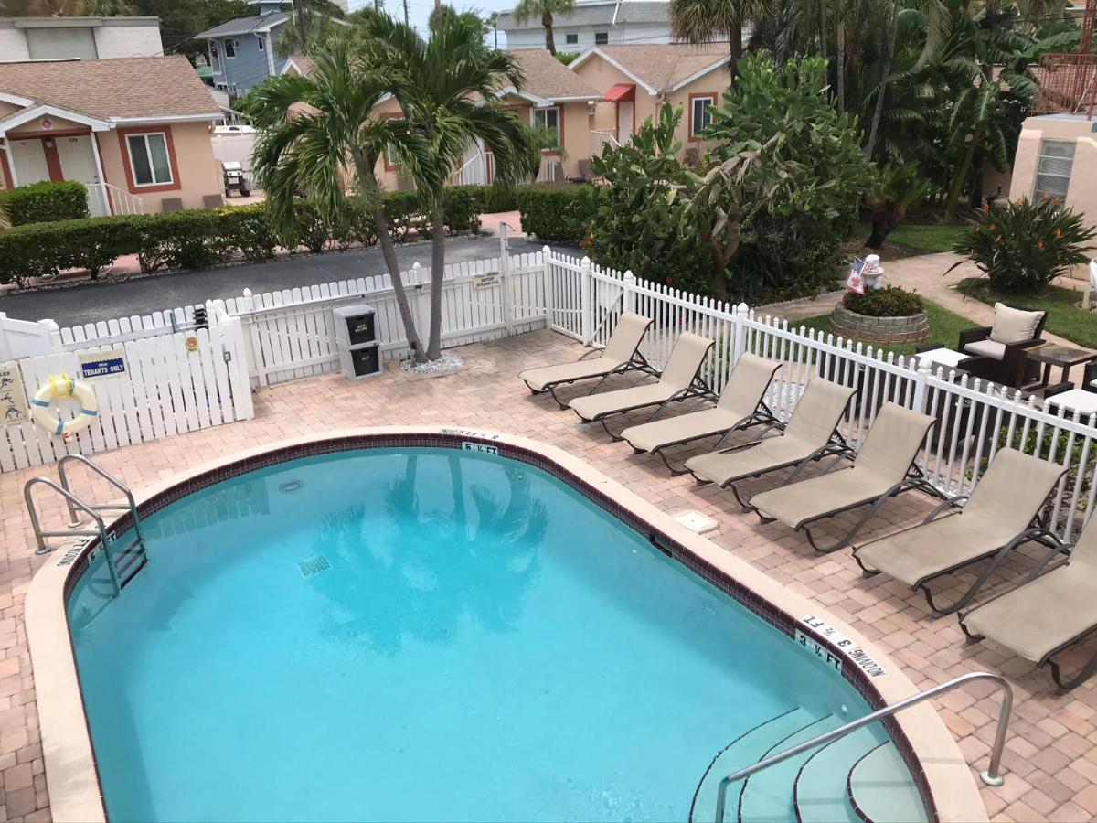 Carlton House Motel And Suites St. Pete Beach Extérieur photo