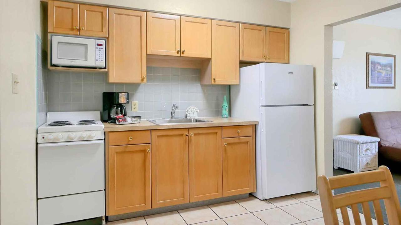 Carlton House Motel And Suites St. Pete Beach Extérieur photo