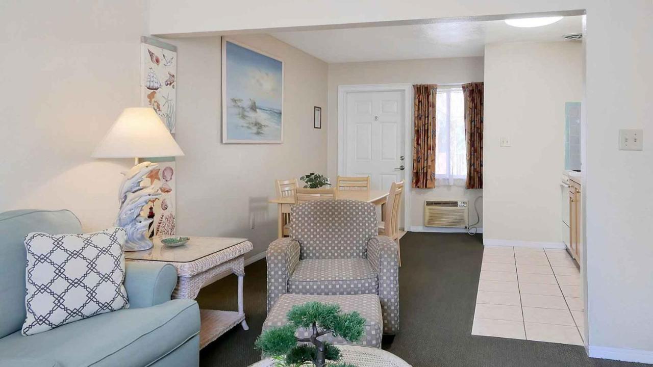 Carlton House Motel And Suites St. Pete Beach Extérieur photo