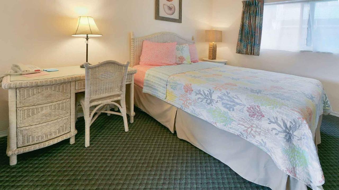 Carlton House Motel And Suites St. Pete Beach Extérieur photo