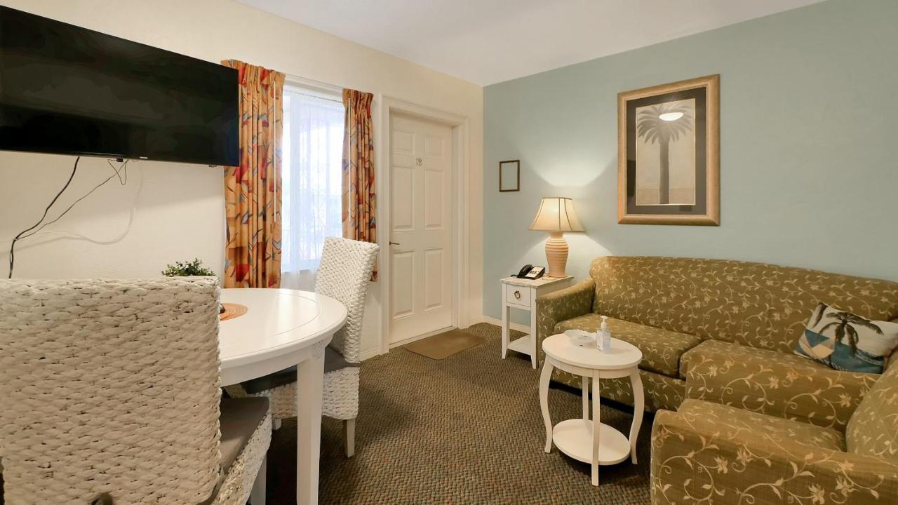 Carlton House Motel And Suites St. Pete Beach Extérieur photo