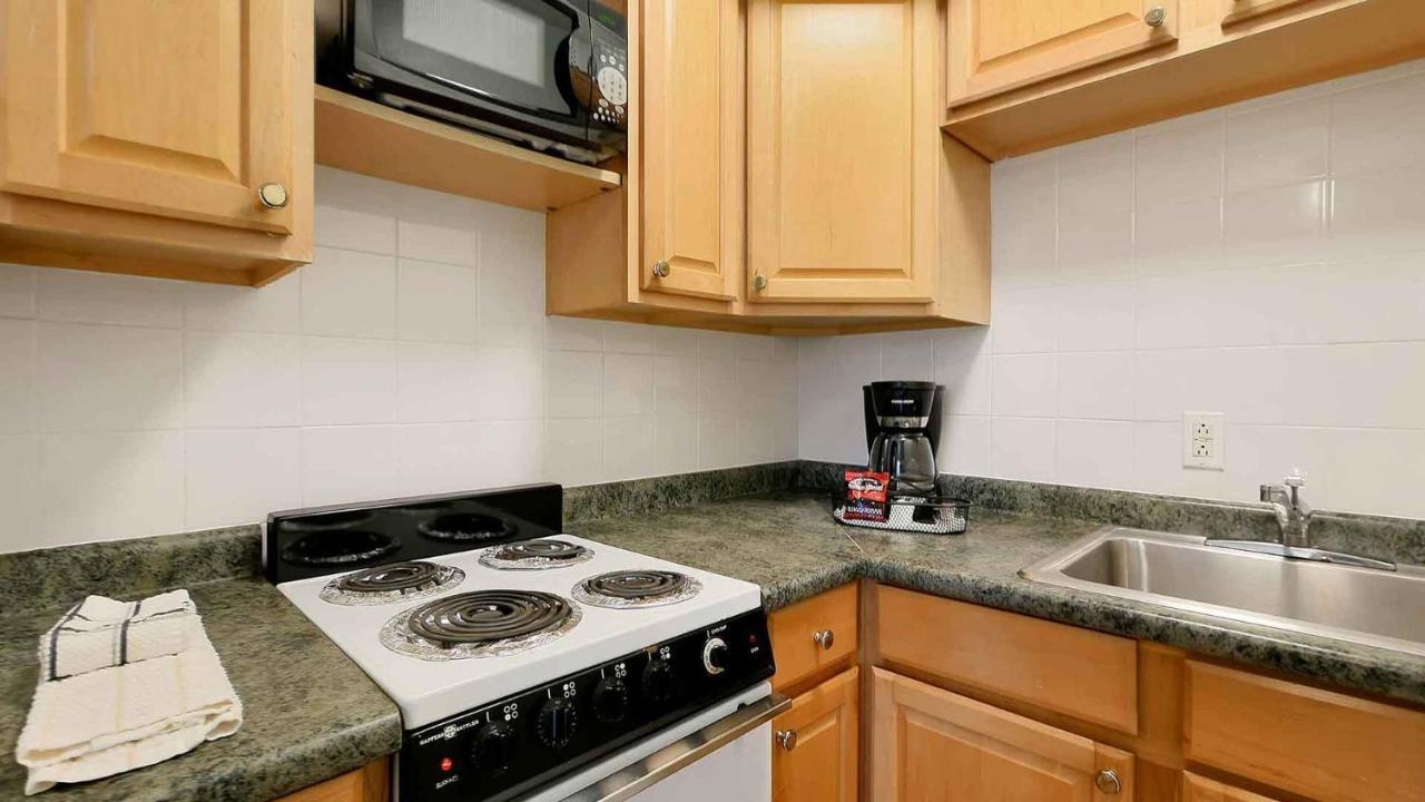 Carlton House Motel And Suites St. Pete Beach Extérieur photo