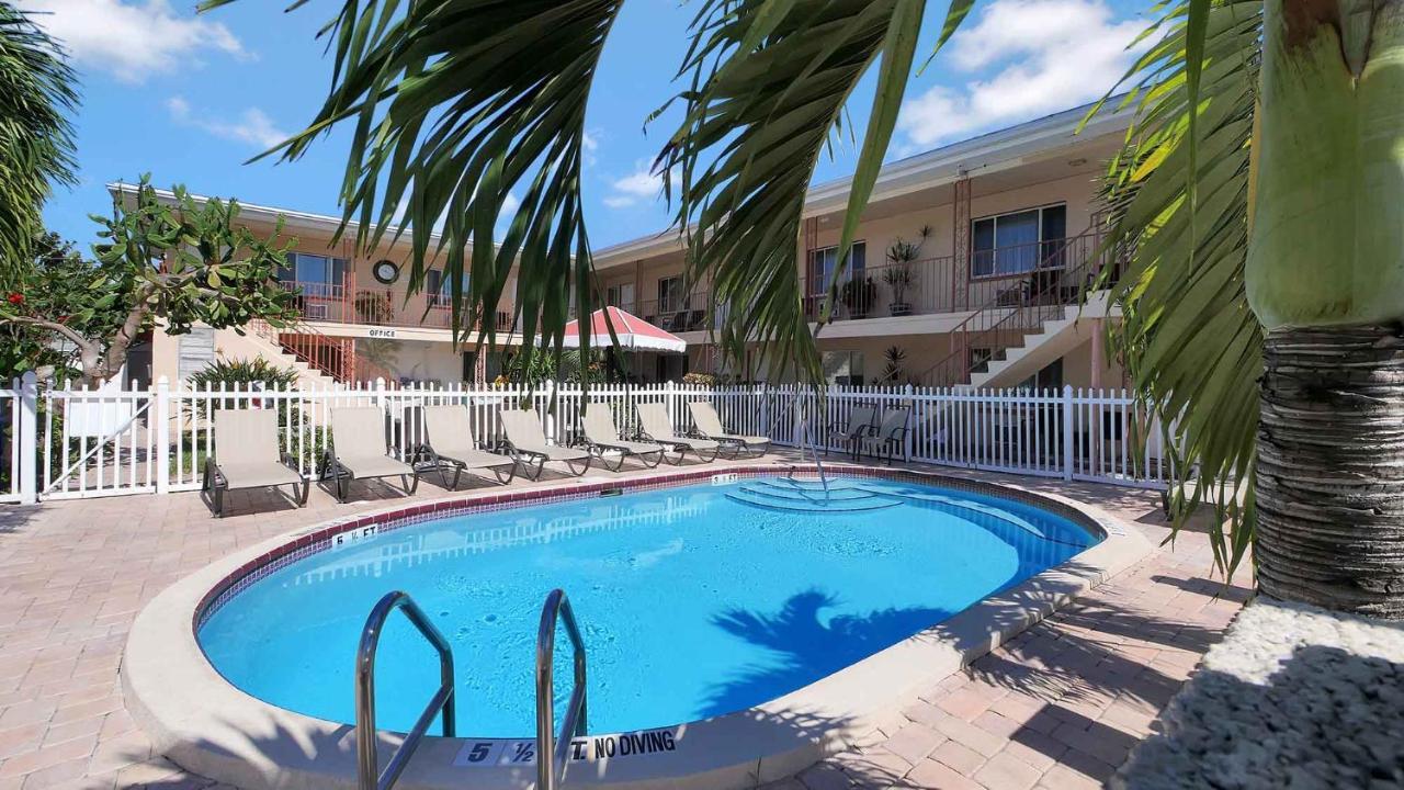 Carlton House Motel And Suites St. Pete Beach Extérieur photo