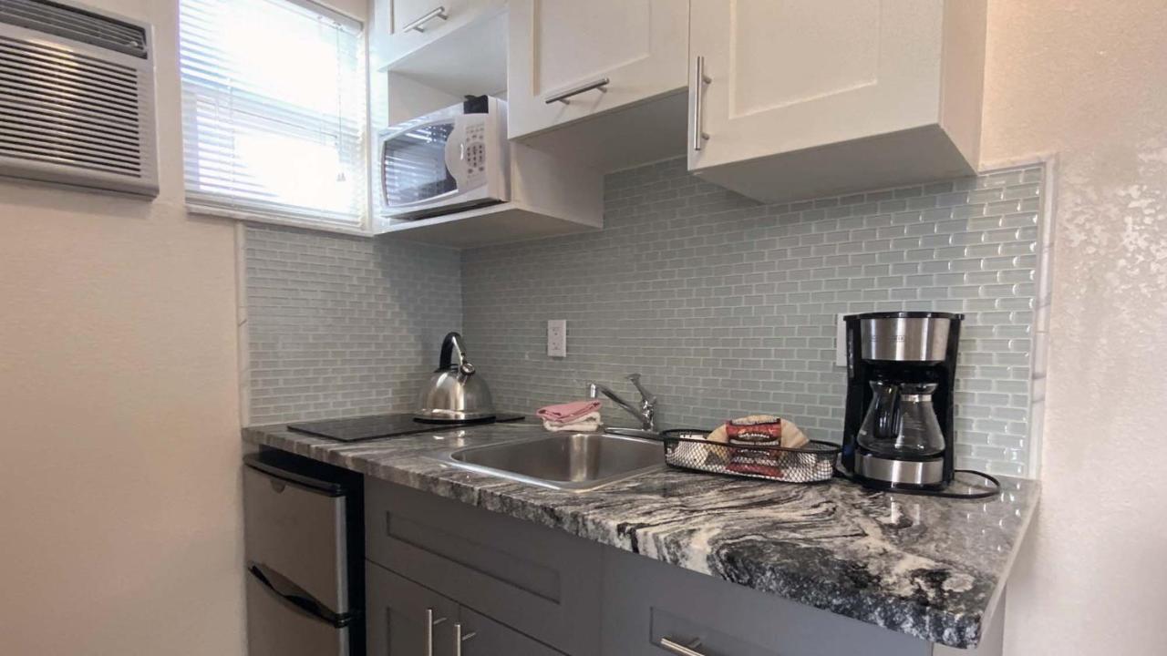 Carlton House Motel And Suites St. Pete Beach Extérieur photo