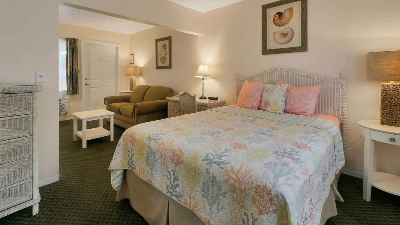 Carlton House Motel And Suites St. Pete Beach Extérieur photo