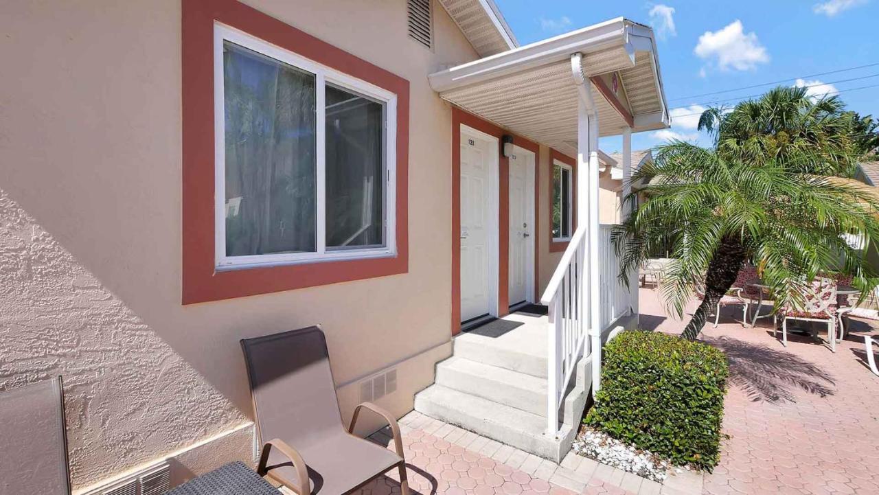 Carlton House Motel And Suites St. Pete Beach Extérieur photo