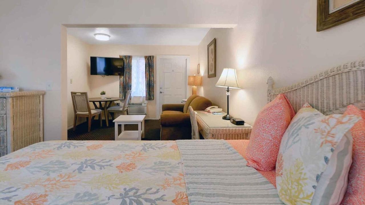 Carlton House Motel And Suites St. Pete Beach Extérieur photo
