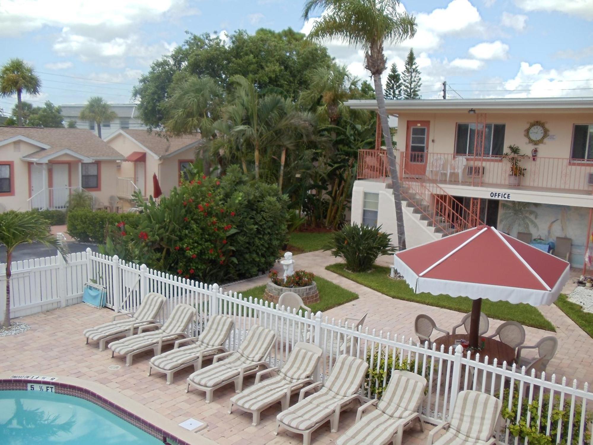 Carlton House Motel And Suites St. Pete Beach Extérieur photo