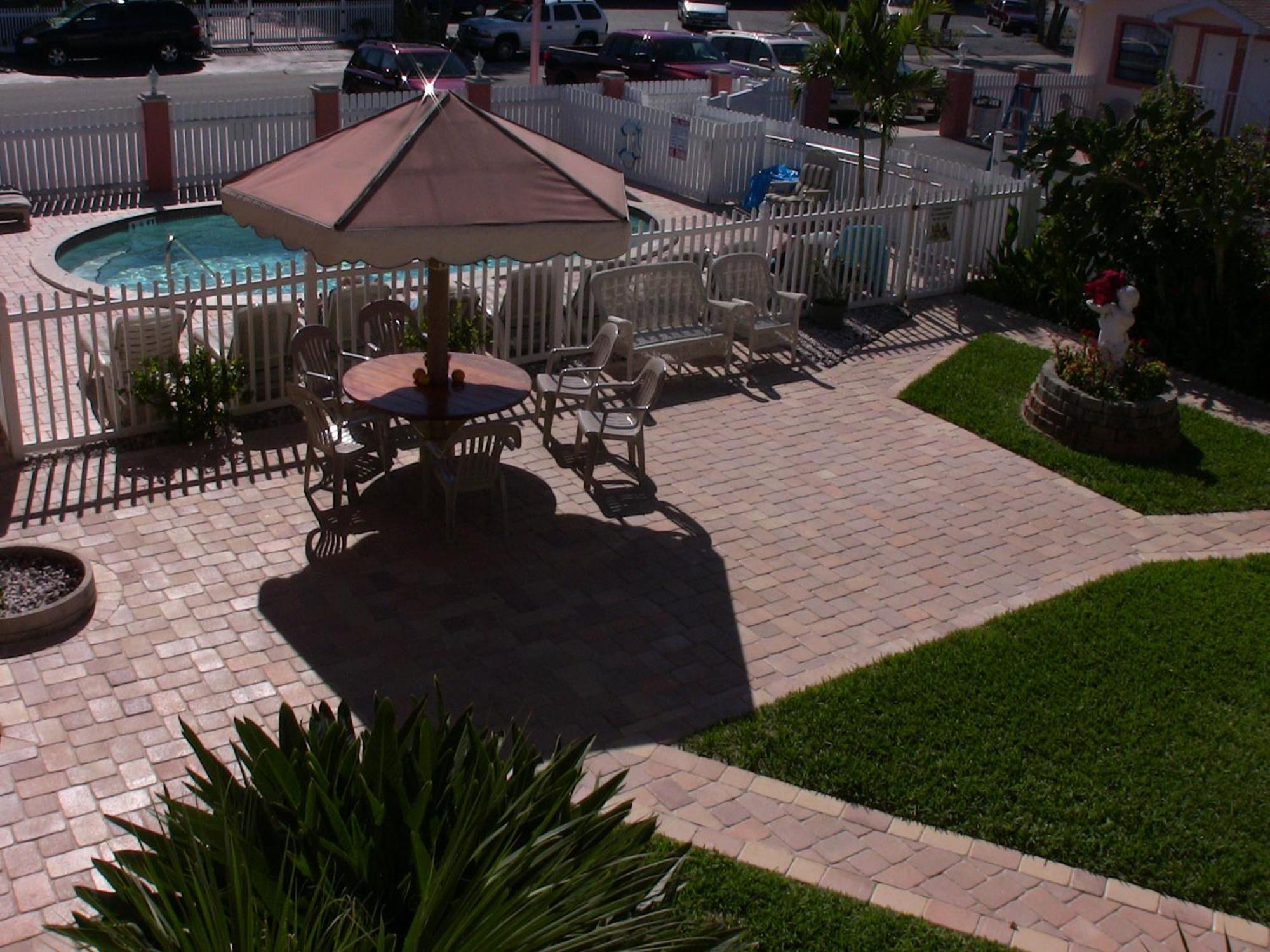 Carlton House Motel And Suites St. Pete Beach Extérieur photo